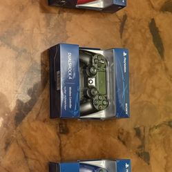 PS4 DualShock Wireless Controllers 