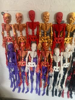 Mini magnetic skeleton (seen on tic toc shop)