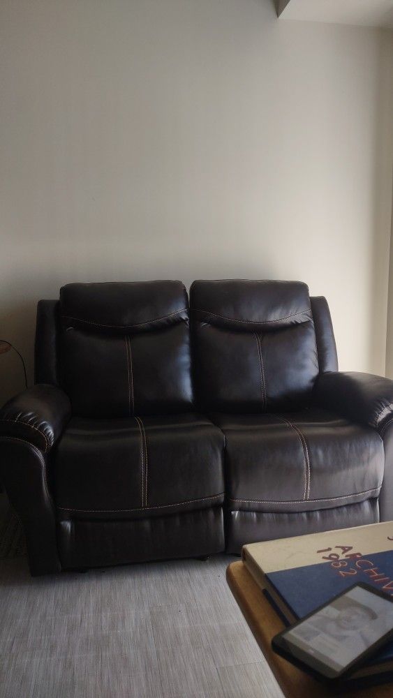 New Wayside dual recliner loveseat.***HAS TO GO, REASONABLE OFFERS ACCEPTED***