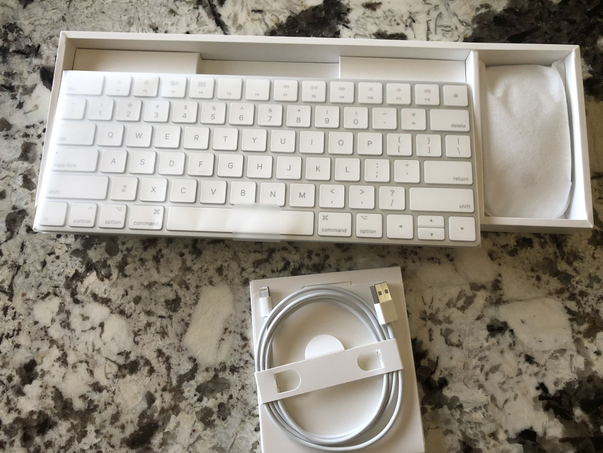 Apple Keyboard