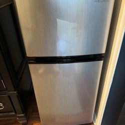 Insignia mini fridge/freezer combo
