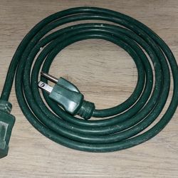 Utilitech 8ft Standard Green 3 Prong Extension Cord