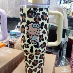 A Cute Hello Kitty Cup 😻🥤