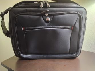SwissGear Legacy 17" Laptop Case – Durable, Professional, Travel-Ready