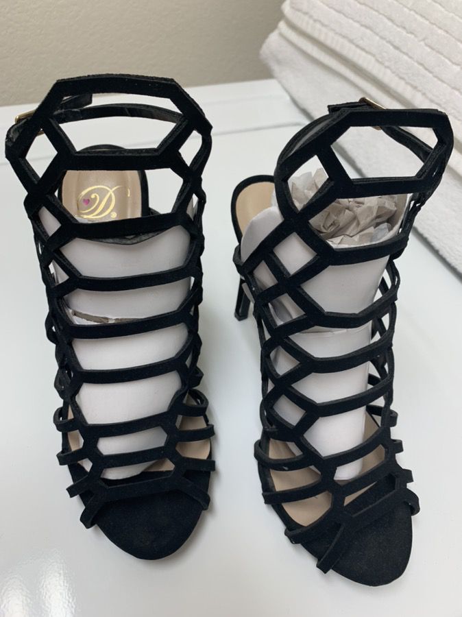 Black Crisscross Strappy Heels - Size 7.5