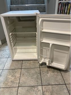 Mini refrigerator