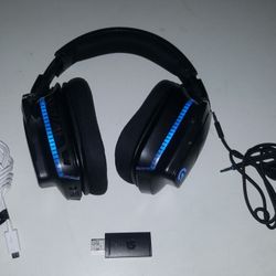 Logitech G933 Wireless gaming headphone
