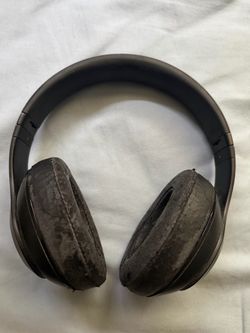 Beats. Studio wireless headphones over the ears comes with charging cable