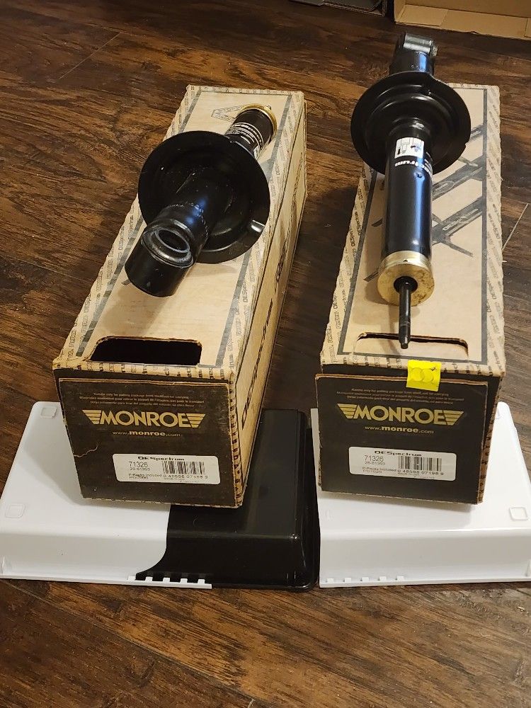 MONROE O.E SPECTRUM REAR SUSPENSION STRUTS. N