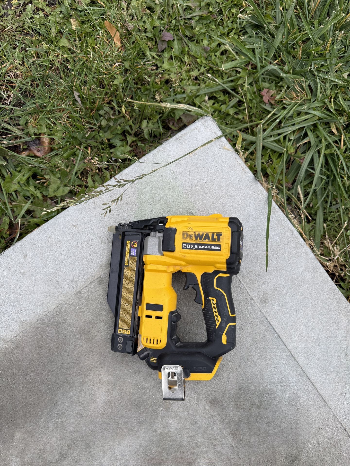 ATOMIC 20V MAX Lithium Ion Cordless 23 Gauge Pin Nailer Tool Only