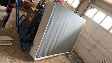 Full sized box spring-free