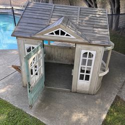 KidKraft Meadow Lane Market Playhouse