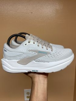 Brooks Ghost Max 3 Women’s Running Sneakers “Coconut/Chateau Grey/Blue” Size 8.5 Medium