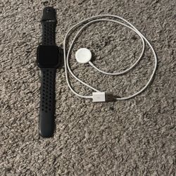 Apple Watch Series 5 + Charger