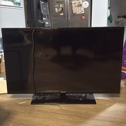 40 in TV on stand w/o remote