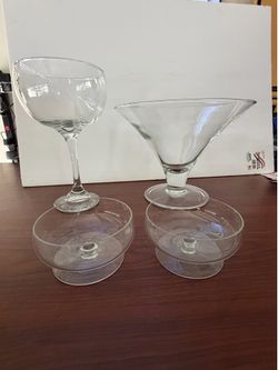 Set of 4 Clear Glassware – Large Martini Glass, Coupe Glass & 2 Footed Dessert Cups
