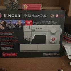 Singer 4452 Heavy duty Sewing Machine 