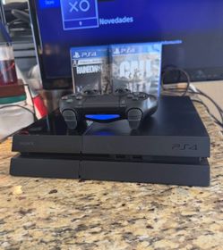 Ps4 play 4 con dos juegos un control y los cables Isell PlayStation precio es firme 130