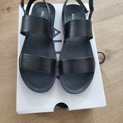 Black Sandels Size 6