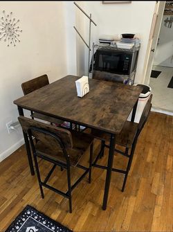 Dining Table with Bar stools