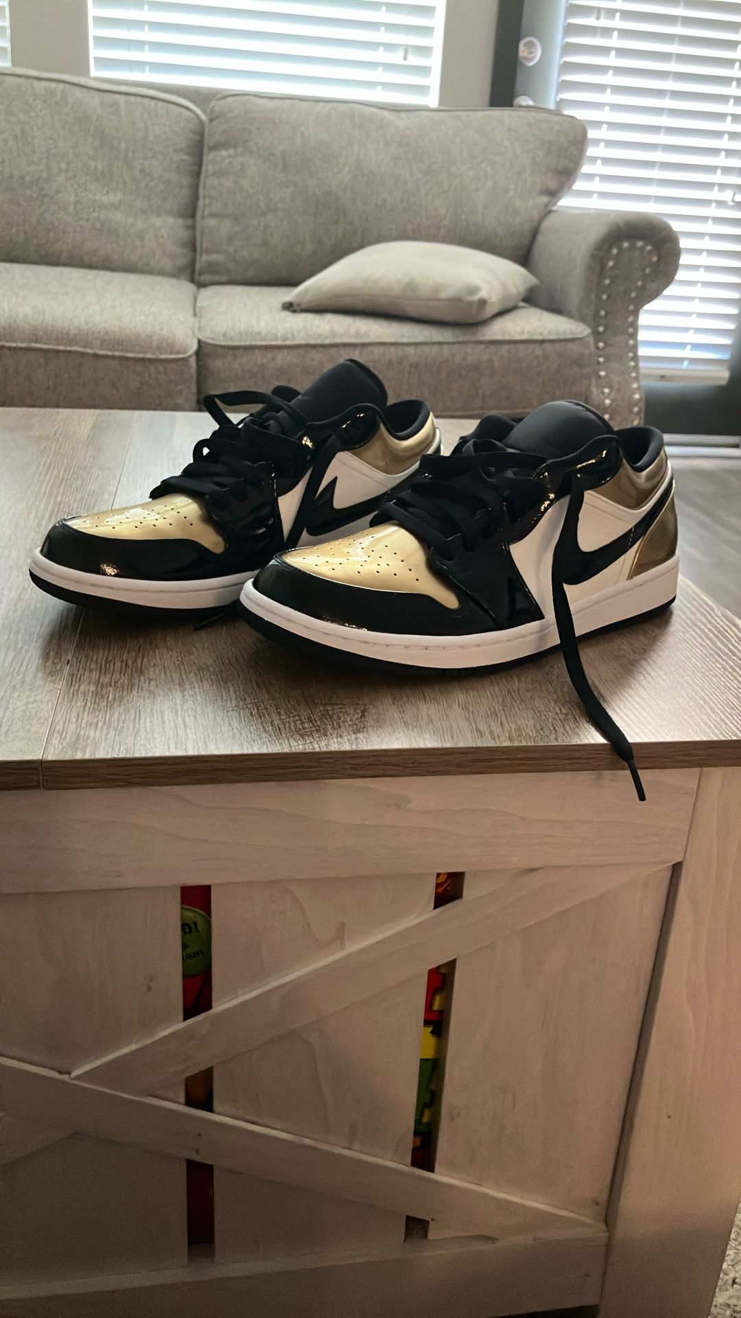 Never Worn: Air Jordan 1 Low Gold Toe- Size 11