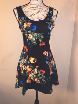 Black floral Dress size : small