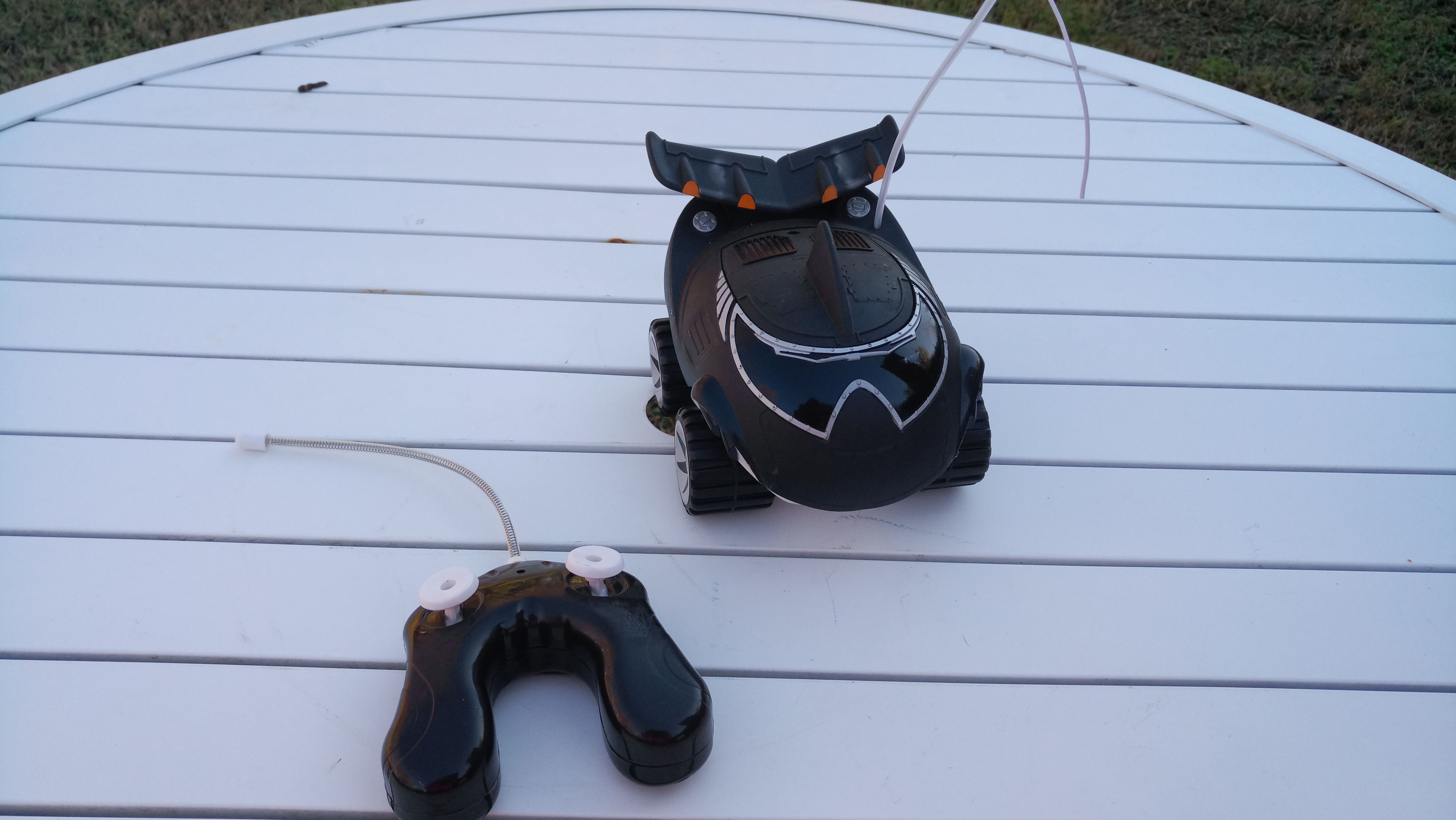 Kid Galaxy Amphibious RC Car Morphibians Killer Whale. All Terrain Remote Control Toy, 27 MHz ***FLOATS IN WATER**** COMES WITH NEW BATTERIES