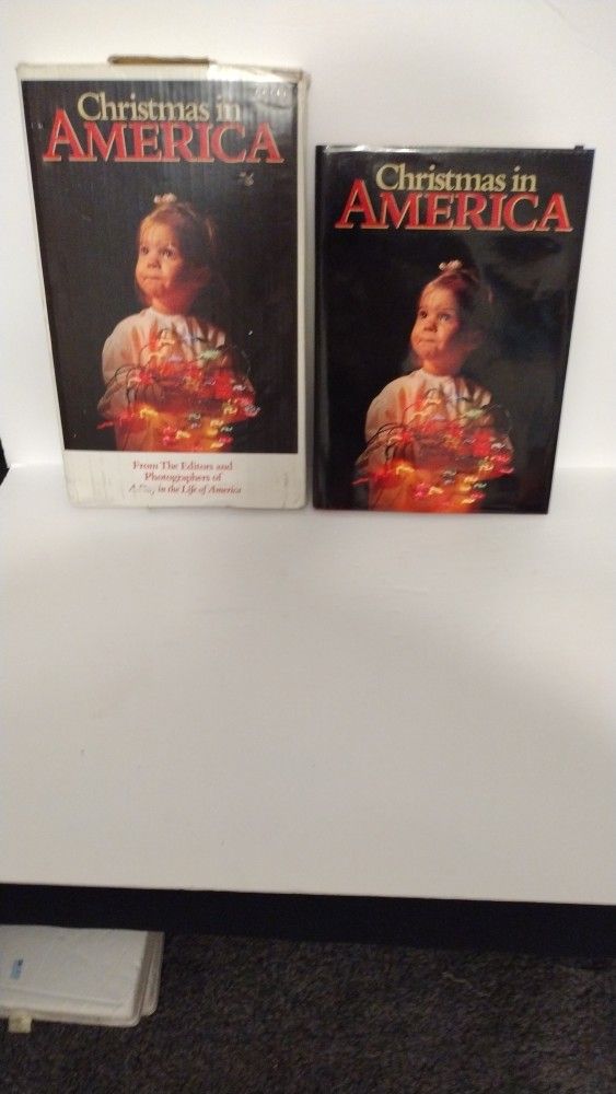 The Perfect Christmas Coffee Table Book (Vintage)