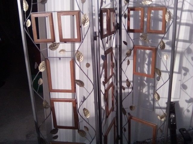 Very Unique 6ft by 2 1/2ft X3 Holds Aprox 15 diferent Sizes From 8'10 To5'7 To Like 3inch Have All The Glass Even Needs Couple Small Repairminor.