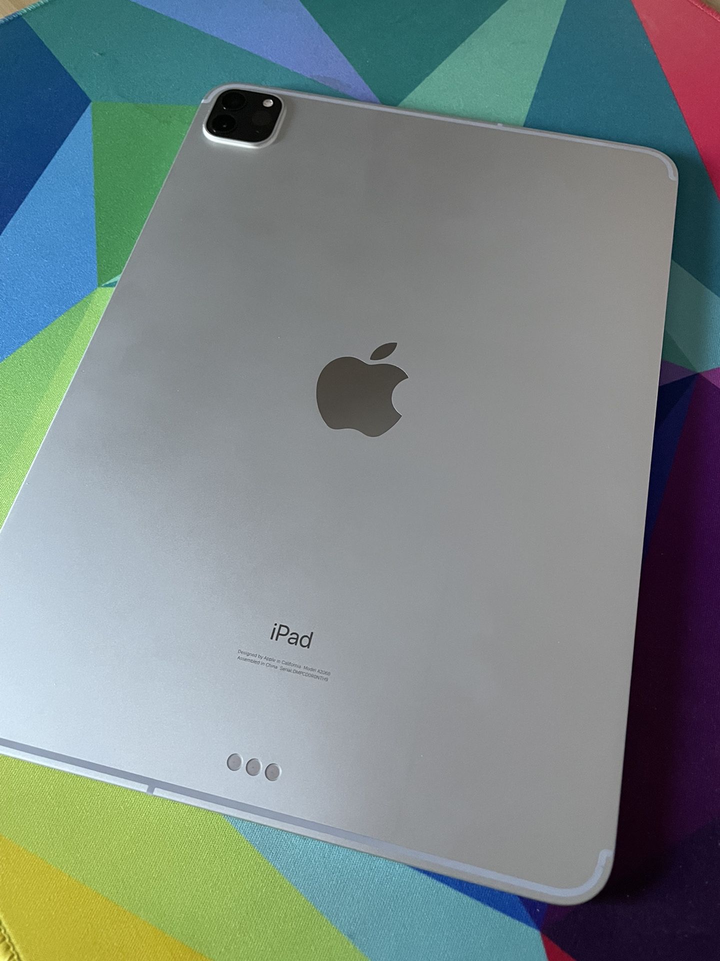 2020 iPad Pro 11” / Silver / 256GB / Cellular + WiFi / AppleCare+ / Magic Keyboard
