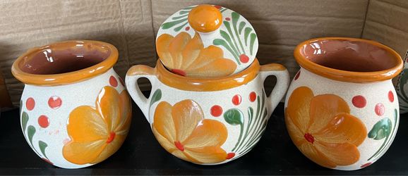 Orange floral mug set.