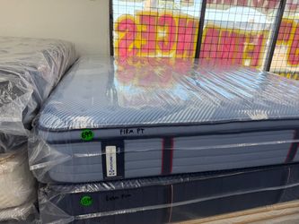 KING SIZE SEALY POSTUREPEDIC PILLOW TOP MATTRESS & BOX SPRINGS BED SET