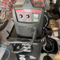 Lincoln Electric 120 -Volt 140 -Amp MIG flux-cored Wire Feed Welder