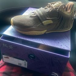 Kyrie Anta Dead stock 