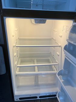 Top-Freezer Refrigerator White