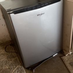 Whirlpool Mini Fridge 
