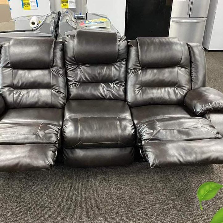 Brand New Black Reclining Sofa and Loveseat With İnterest Free Payment Options Vacherie 