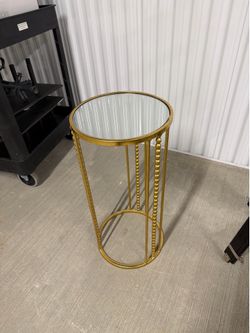 Accent decor side tabe