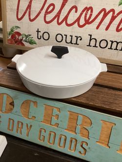 Corning Ware 10” (B-10) Buffet Server With Bakelite Knob 