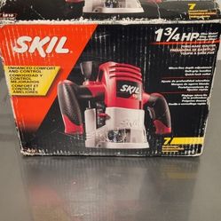 Skil 1810 1-3/4 HP Fixed Base Router


