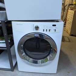 Frigidaire Washer and Dryer w/ pedestals. FREE