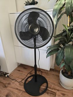 Lasko Fan 18" Oscillating/ 3 speed