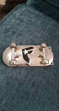 Famous star Skate belt buckel