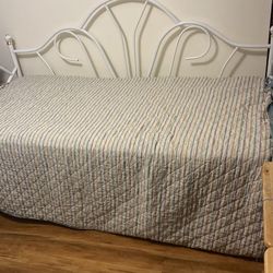 Daybed Turns Into King Size With Mattresses $300