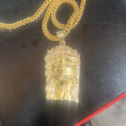 14 karat gold chain with Christ pendant where is approximately 77 g
