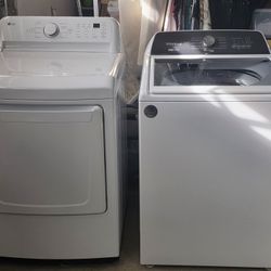 Modern Washer & Gas Dryer Set (LG & Whirlpool) - Great Condition