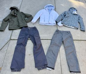Women’s Size Medium Ski/ Snow Clothes. Winter Jackets Pants