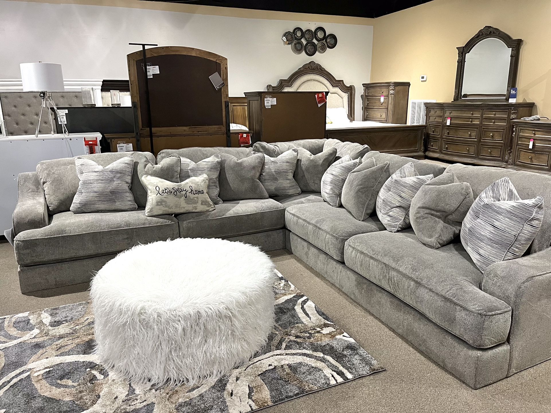 🤩 New Gray 3pc Sectional! Includes Accent Pillows❗️