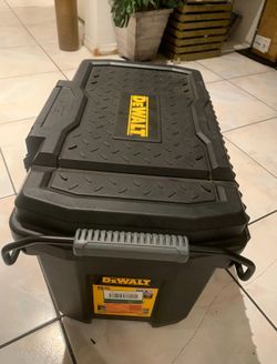 DEWALT 25 in. 15 Gal. Mobile Tool Box