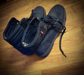 New Mens Shoes - Levis (Size - 9 1/2)